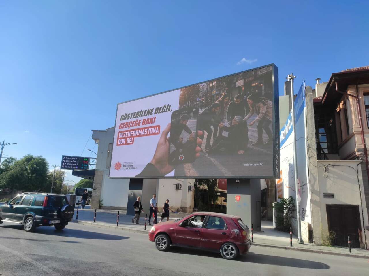Konya’da caddeler çağımızın büyük sorununa dikkat çeken mesajlarla donatıldı 1